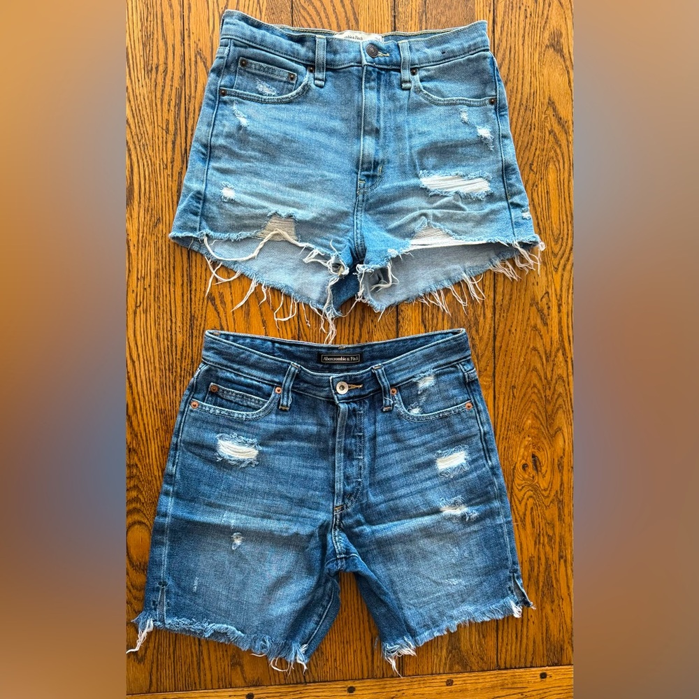 Bundle of
2: Abercrombie shorts size 25